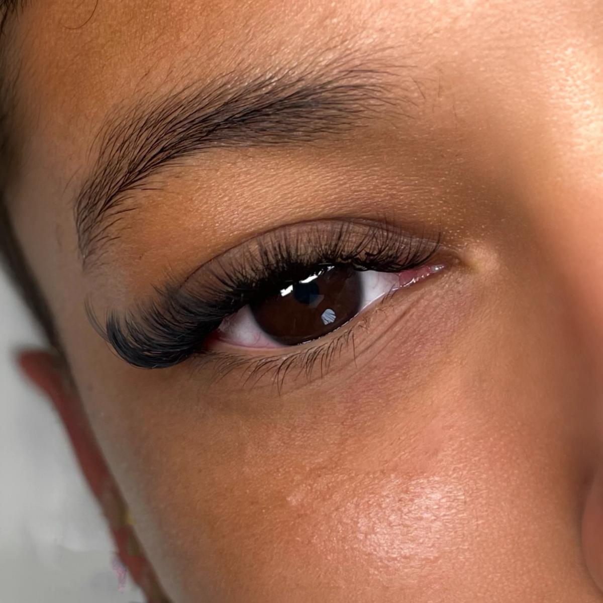 Lash Technician